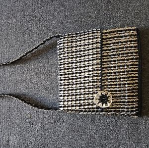 Bolsa de tapitas de lata